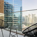 Luxfolio Retreats - Luxury Studio Apartment